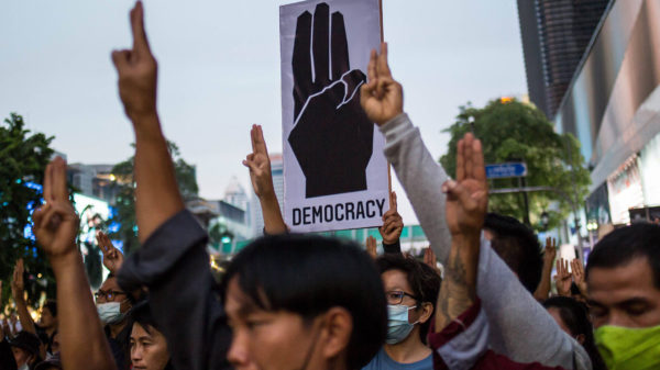 Bangkok Protest Gestures Vocabulary, 2020 © IMAGO / ZUMA Wire, Foto: Geem Drake
