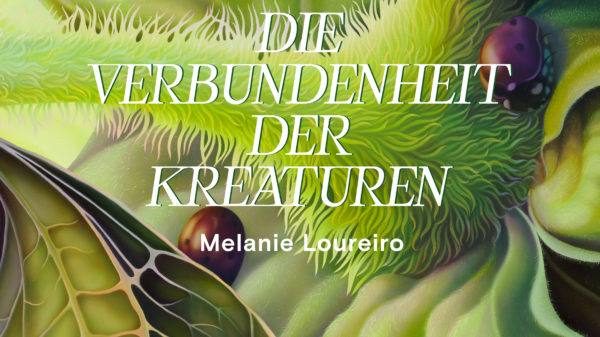 Malerei, die die Nahaufnahme einer grünen Pflanze zeigt. Der Schriftzug im Bild besagt: "Melanie Loureiro. Die Verbundenheit der Kreaturen". 15.2 – 9.6.25.